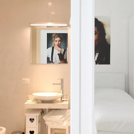 Big Johnny B Nocleg ze śniadaniem 2*